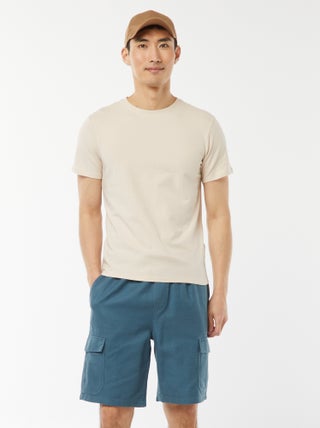 Bermuda tinta unita con tasche con patta