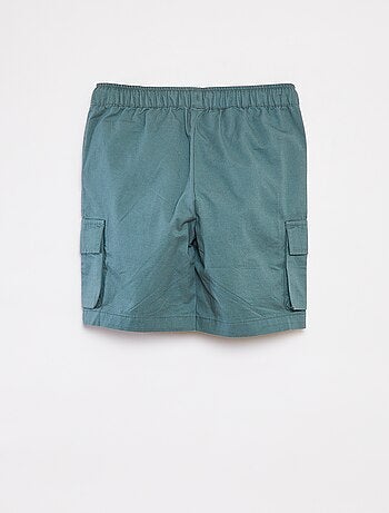 Bermuda tinta unita con tasche con patta