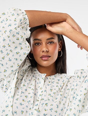 Blusa a collo rotondo e maniche lunghe