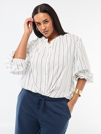 Blusa a collo rotondo e maniche lunghe