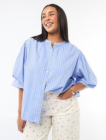 Blusa a collo rotondo e maniche lunghe