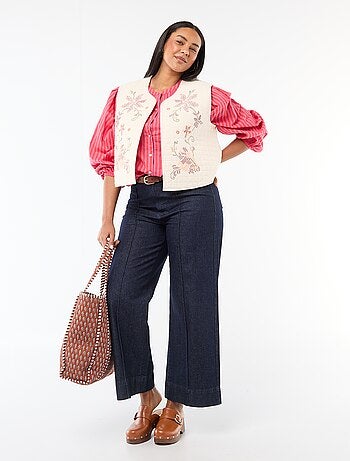 Blusa a collo rotondo e maniche lunghe