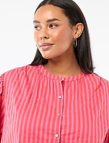 Blusa a collo rotondo e maniche lunghe