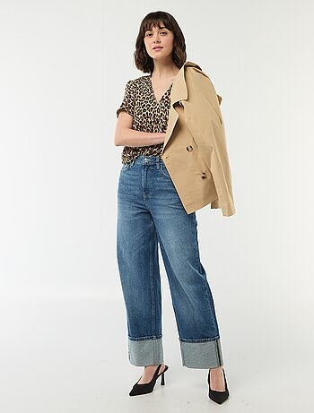 Blusa a maniche corte e scollo a V