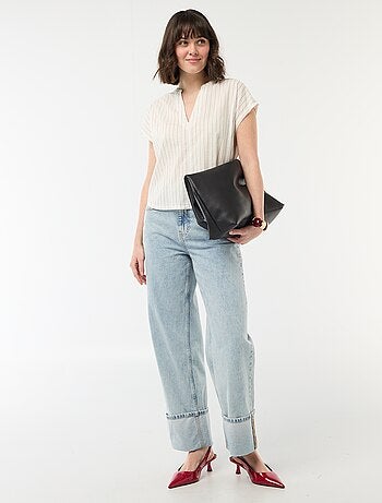 Blusa a maniche corte e scollo a V