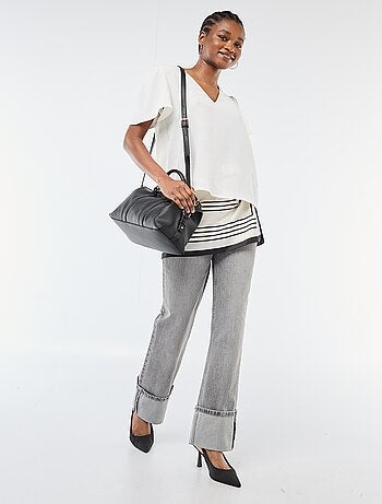 Blusa a maniche corte e scollo a V