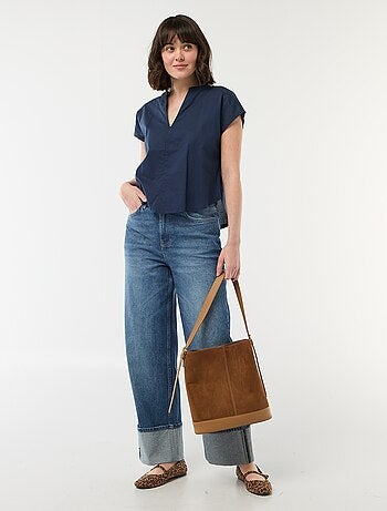 Blusa a maniche corte e scollo a V