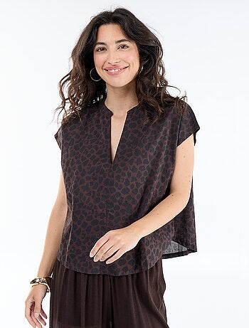 Blusa a maniche corte e scollo a V