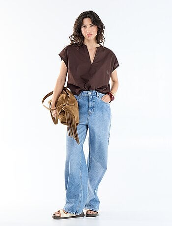 Blusa a maniche corte e scollo a V