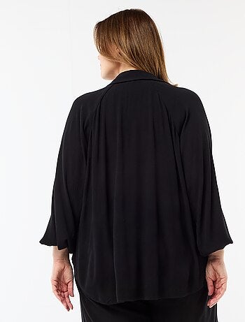 Blusa a maniche lunghe con colletto a punte libere