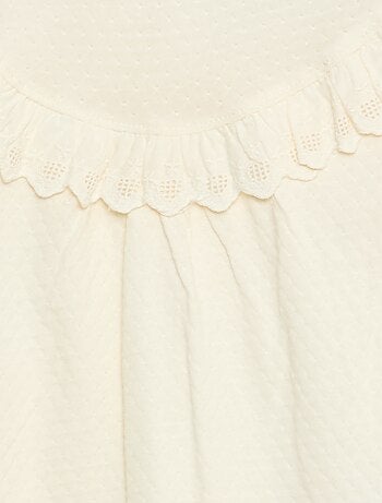 Blusa a maniche lunghe con collo rotondo e plastron con volant e ricami