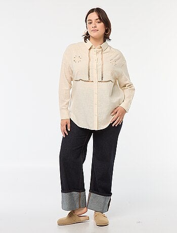 Blusa a maniche lunghe con ricami traforati