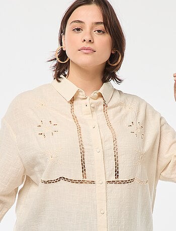 Blusa a maniche lunghe con ricami traforati