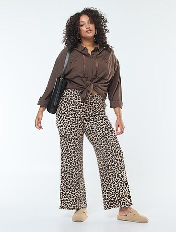 Blusa a maniche lunghe con ricami traforati