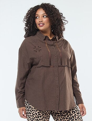 Blusa a maniche lunghe con ricami traforati