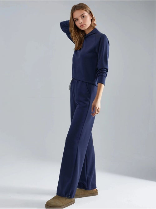 Blusa a mezzo collo modal touch e pantaloni con vita elasticizzata collezione bersan hiccup - Kiabi Blusa a mezzo collo modal touch e pantaloni con vita elasticizzata collezione bersan hiccup - Kiabi