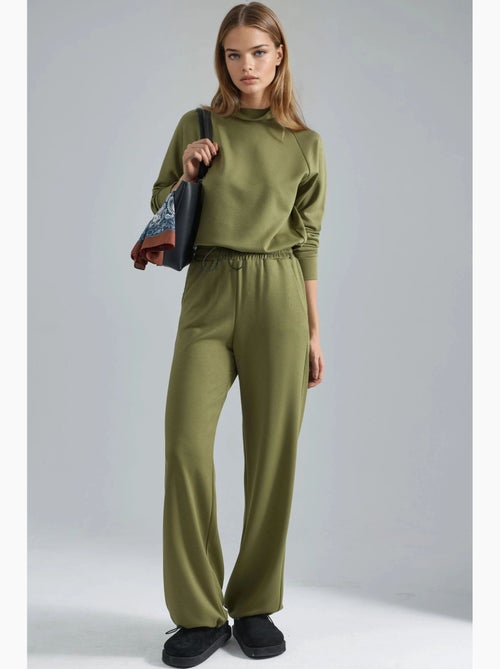 Blusa a mezzo collo modal touch e pantaloni con vita elasticizzata collezione bersan hiccup - Kiabi Blusa a mezzo collo modal touch e pantaloni con vita elasticizzata collezione bersan hiccup - Kiabi
