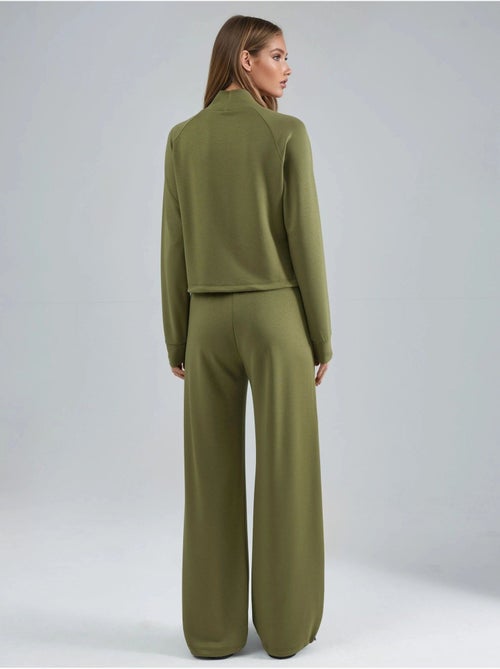 Blusa a mezzo collo modal touch e pantaloni con vita elasticizzata collezione bersan hiccup - Kiabi Blusa a mezzo collo modal touch e pantaloni con vita elasticizzata collezione bersan hiccup - Kiabi