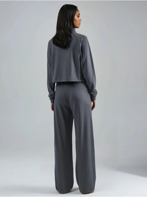 Blusa a mezzo collo modal touch e pantaloni con vita elasticizzata collezione bersan hiccup - Kiabi Blusa a mezzo collo modal touch e pantaloni con vita elasticizzata collezione bersan hiccup - Kiabi