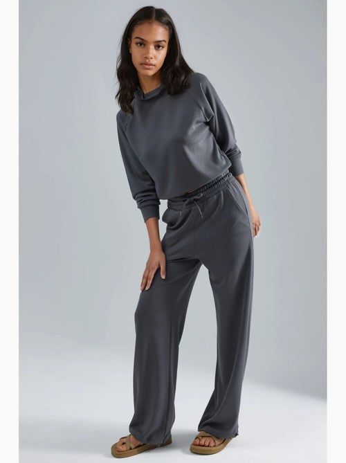 Blusa a mezzo collo modal touch e pantaloni con vita elasticizzata collezione bersan hiccup - Kiabi Blusa a mezzo collo modal touch e pantaloni con vita elasticizzata collezione bersan hiccup - Kiabi
