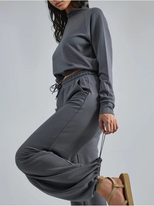 Blusa a mezzo collo modal touch e pantaloni con vita elasticizzata collezione bersan hiccup - Kiabi Blusa a mezzo collo modal touch e pantaloni con vita elasticizzata collezione bersan hiccup - Kiabi