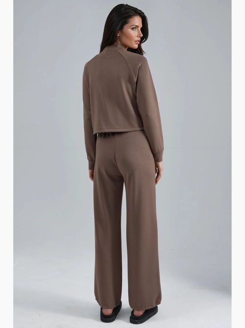 Blusa a mezzo collo modal touch e pantaloni con vita elasticizzata collezione bersan hiccup - Kiabi Blusa a mezzo collo modal touch e pantaloni con vita elasticizzata collezione bersan hiccup - Kiabi