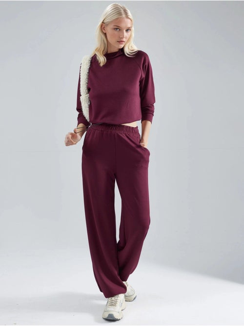 Blusa a mezzo collo modal touch e pantaloni con vita elasticizzata collezione bersan hiccup - Kiabi Blusa a mezzo collo modal touch e pantaloni con vita elasticizzata collezione bersan hiccup - Kiabi