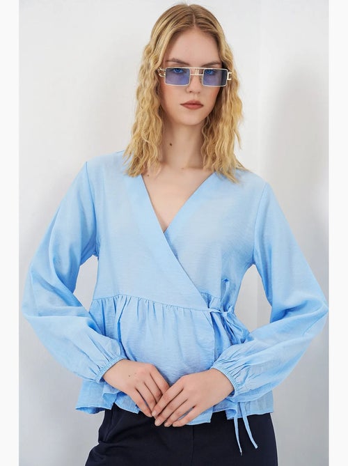Blusa a portafoglio in crepe con scollo a v e dettaglio fiocco bdart - Kiabi Blusa a portafoglio in crepe con scollo a v e dettaglio fiocco bdart - Kiabi