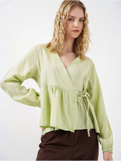 Blusa a portafoglio in crepe con scollo a v e dettaglio fiocco bdart - Kiabi Blusa a portafoglio in crepe con scollo a v e dettaglio fiocco bdart - Kiabi