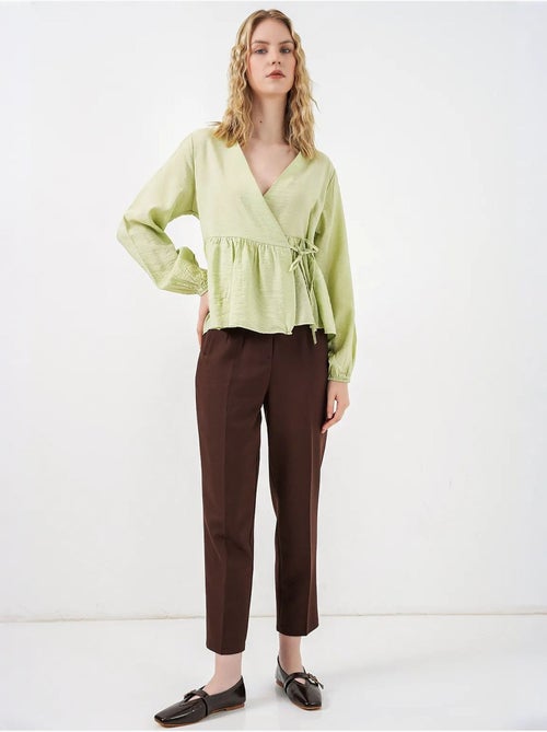 Blusa a portafoglio in crepe con scollo a v e dettaglio fiocco bdart - Kiabi Blusa a portafoglio in crepe con scollo a v e dettaglio fiocco bdart - Kiabi