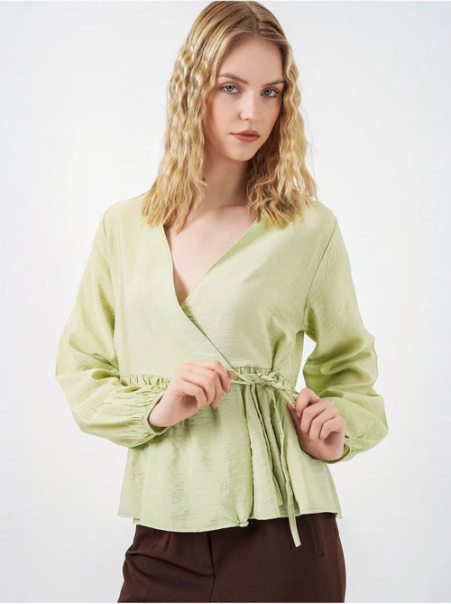 Blusa a portafoglio in crepe con scollo a v e dettaglio fiocco bdart - Kiabi Blusa a portafoglio in crepe con scollo a v e dettaglio fiocco bdart - Kiabi