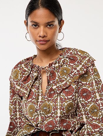 Blusa con ampio colletto tondo