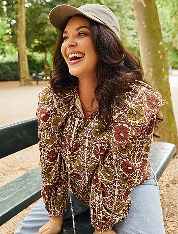Blusa con ampio colletto tondo