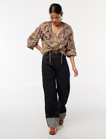 Blusa con ampio colletto tondo