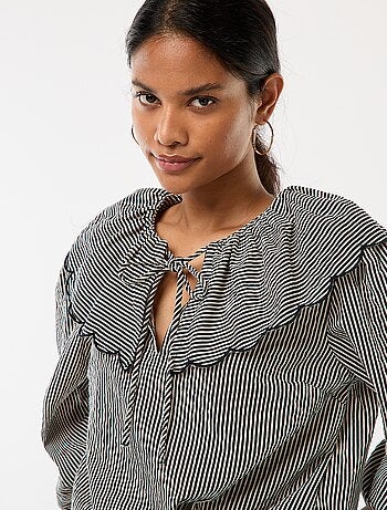 Blusa con ampio colletto tondo