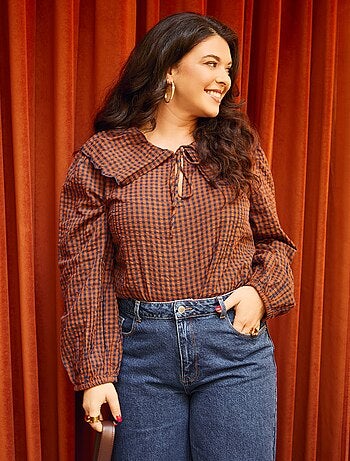 Blusa con ampio colletto tondo