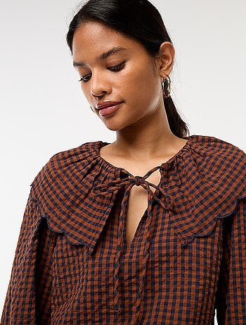 Blusa con ampio colletto tondo