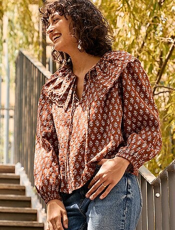 Blusa con ampio colletto tondo