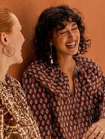 Blusa con ampio colletto tondo