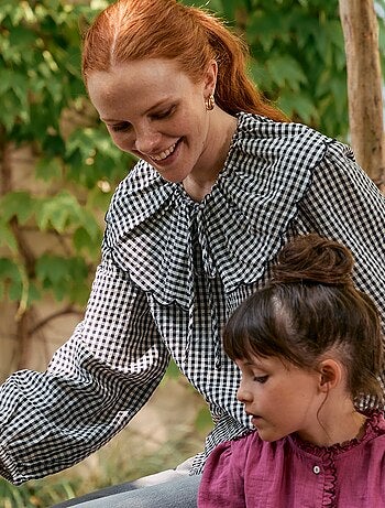 Blusa con ampio colletto tondo