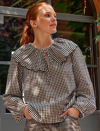Blusa con ampio colletto tondo