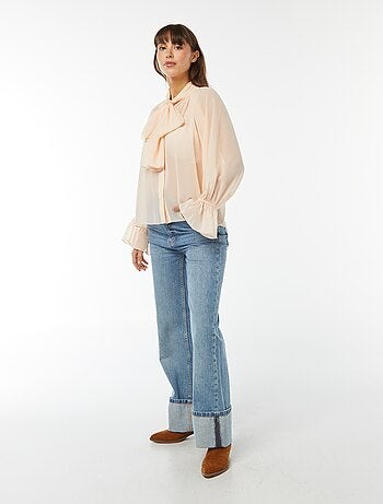 Blusa con collo a fiocco e maniche con volant