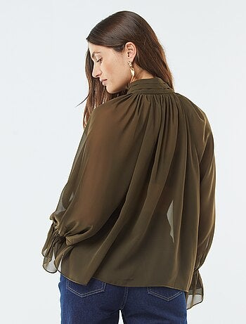 Blusa con collo a fiocco e maniche con volant