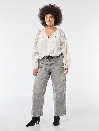 Blusa con maniche lunghe in pizzo e apertura con laccetti al collo