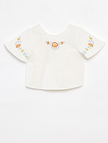 Blusa con motivi ricamati