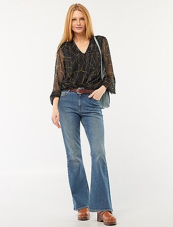 Blusa con motivo e fili argentati in maglia fluida trasparente