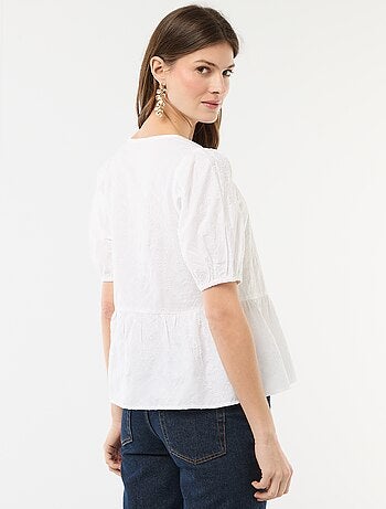 Blusa con ricami e fondo a volant