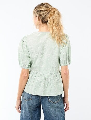 Blusa con ricami e fondo a volant