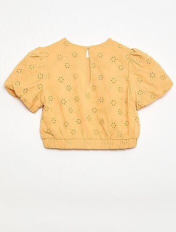 Blusa con ricami floreali a maniche corte