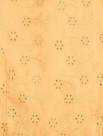 Blusa con ricami floreali a maniche corte